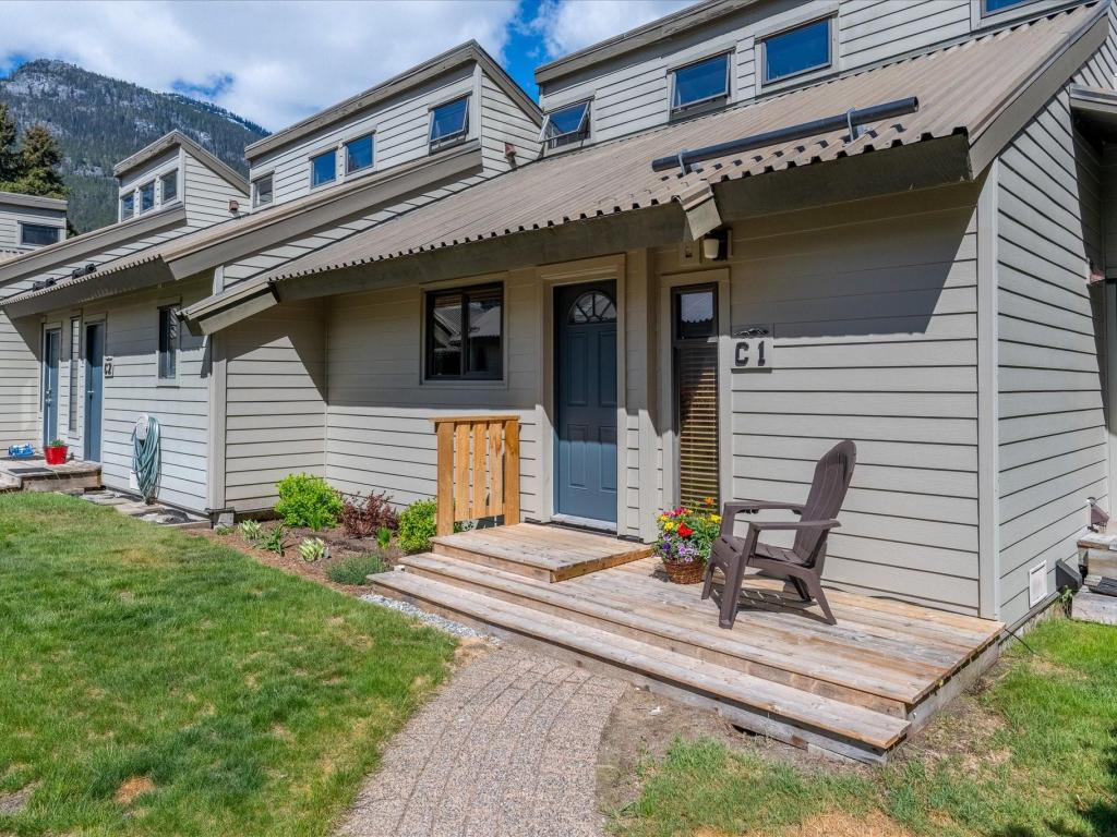 C1-6900 Crabapple Drive