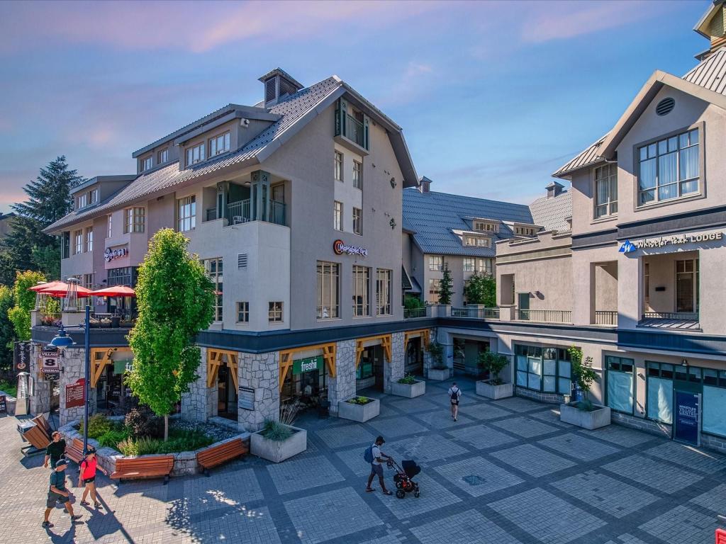 528-4295 Blackcomb Way