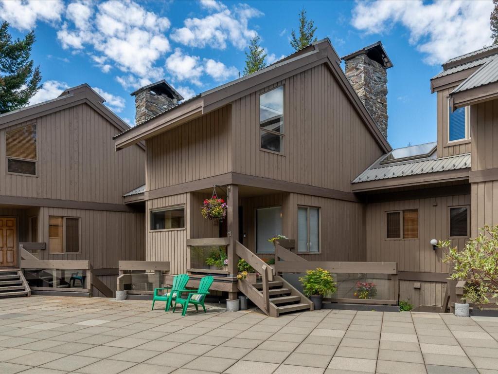 205-6117 Eagle Drive